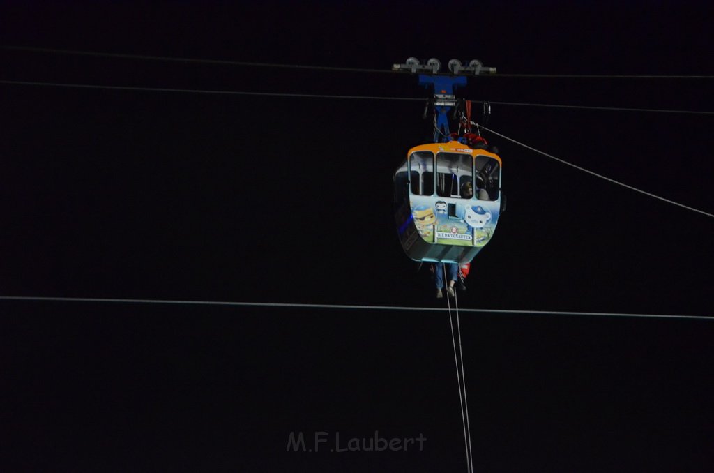 Einsatz BF Hoehenretter Koelner Seilbahn Hoehe Zoobruecke P2424.JPG